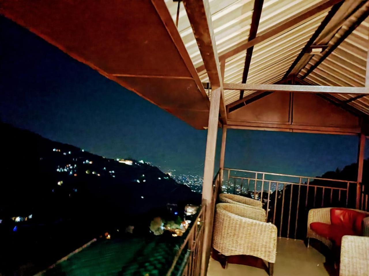 King Castle Mcleodganj-Centrally Heated And Air Cooled- Near Mall Road - Free Parking 다람샬라 외부 사진