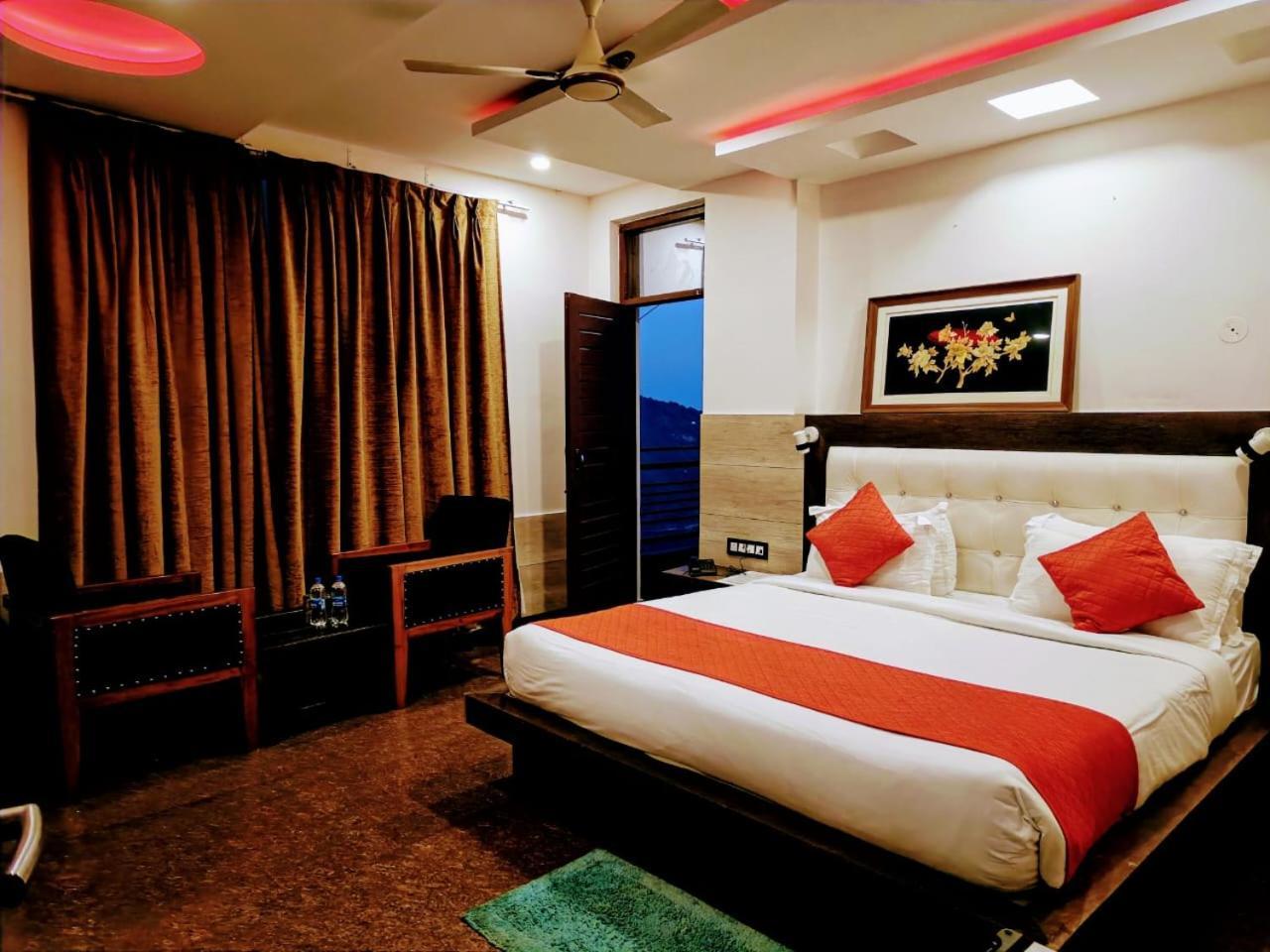 King Castle Mcleodganj-Centrally Heated And Air Cooled- Near Mall Road - Free Parking 다람샬라 외부 사진