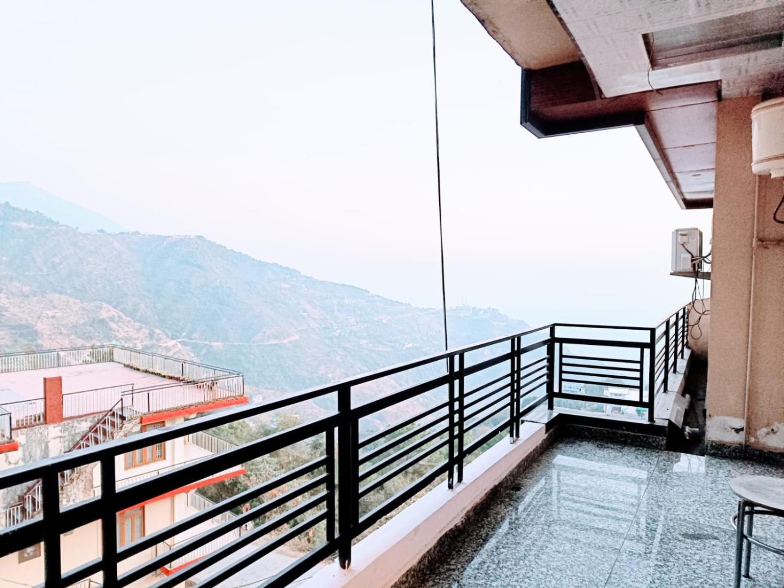 King Castle Mcleodganj-Centrally Heated And Air Cooled- Near Mall Road - Free Parking 다람샬라 외부 사진