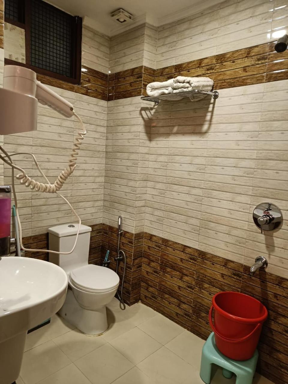 King Castle Mcleodganj-Centrally Heated And Air Cooled- Near Mall Road - Free Parking 다람샬라 외부 사진