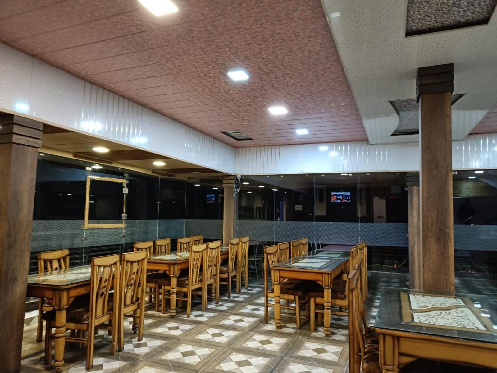 King Castle Mcleodganj-Centrally Heated And Air Cooled- Near Mall Road - Free Parking 다람샬라 외부 사진