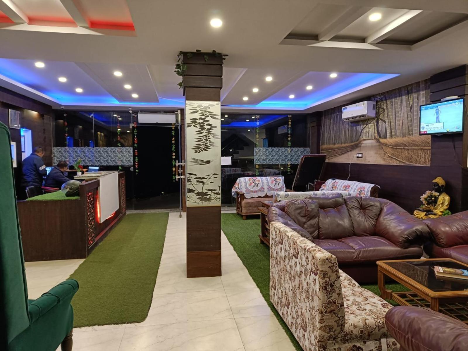 King Castle Mcleodganj-Centrally Heated And Air Cooled- Near Mall Road - Free Parking 다람샬라 외부 사진