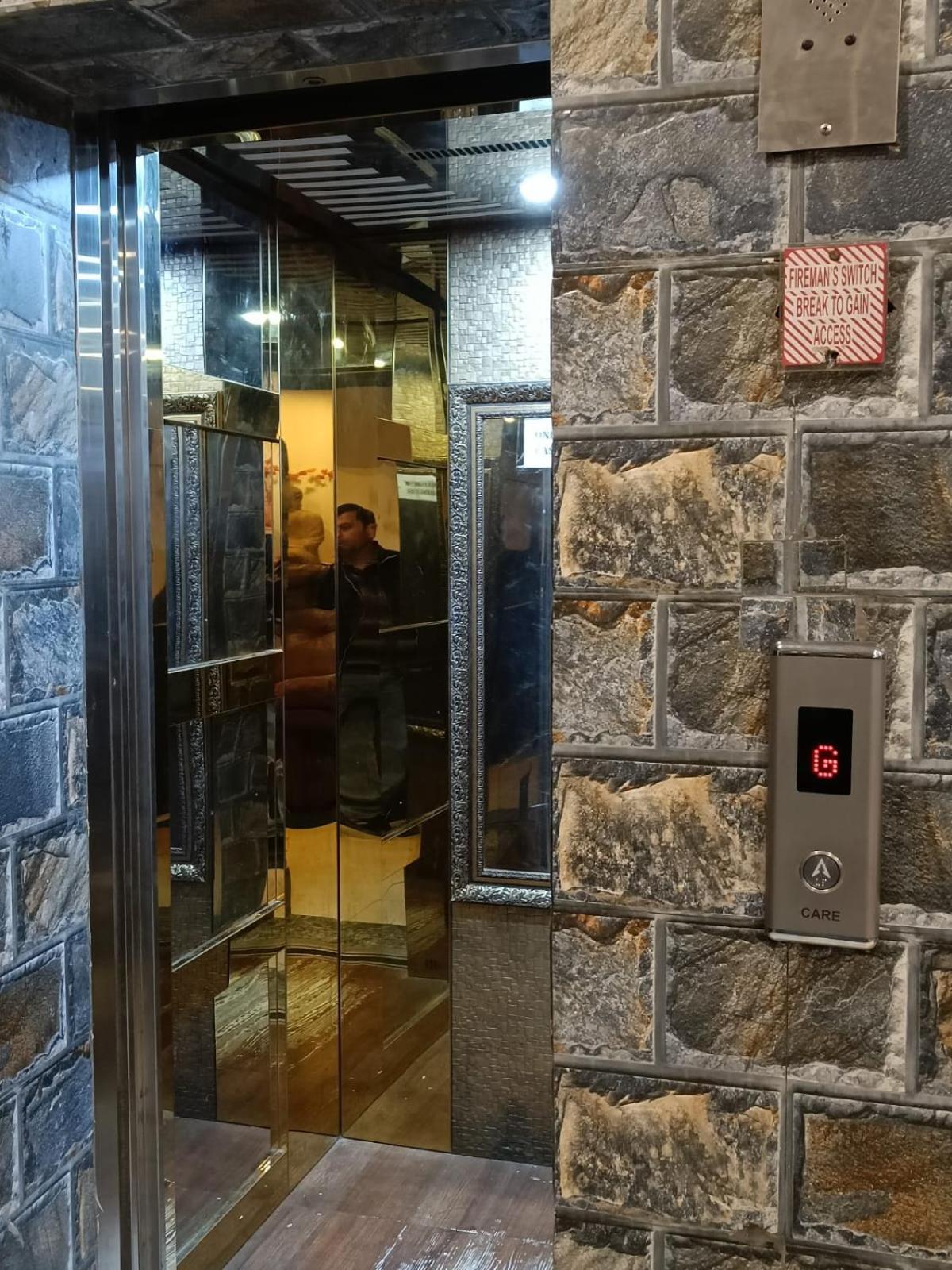 King Castle Mcleodganj-Centrally Heated And Air Cooled- Near Mall Road - Free Parking 다람샬라 외부 사진