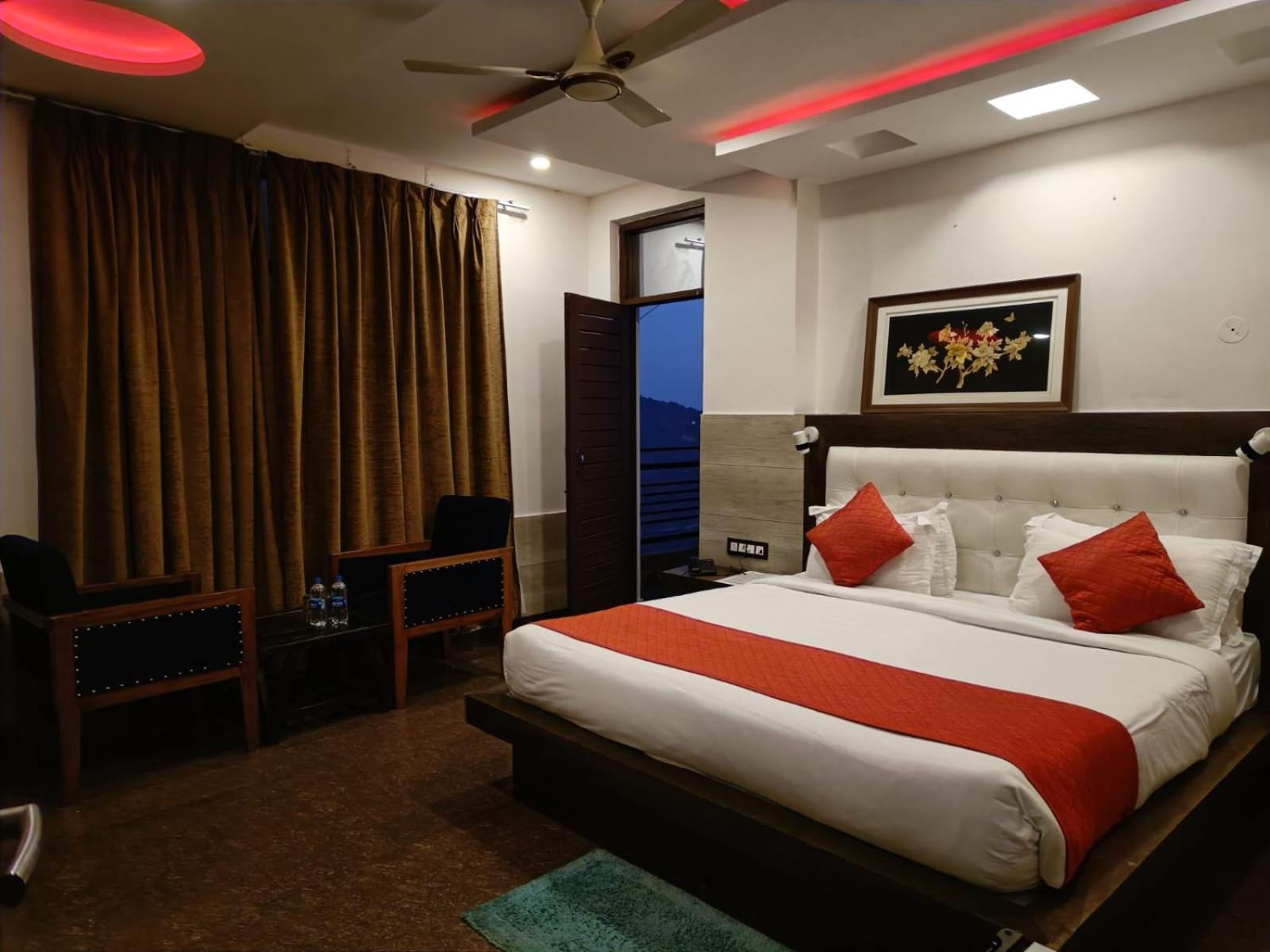 King Castle Mcleodganj-Centrally Heated And Air Cooled- Near Mall Road - Free Parking 다람샬라 외부 사진