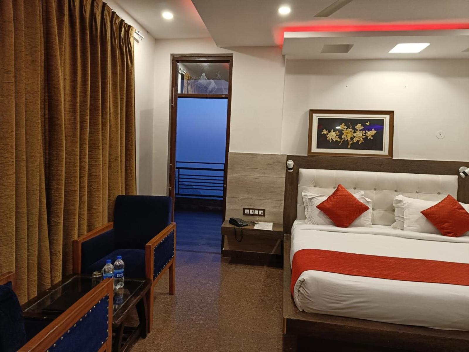 King Castle Mcleodganj-Centrally Heated And Air Cooled- Near Mall Road - Free Parking 다람샬라 외부 사진