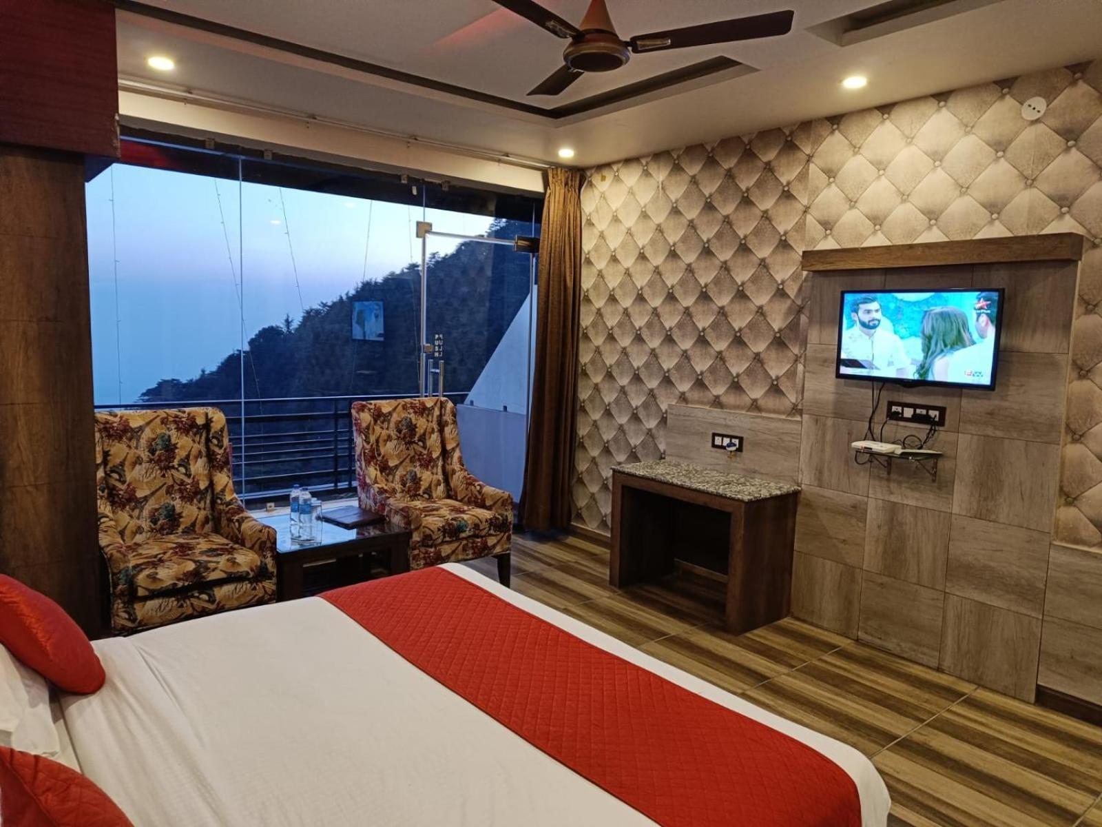 King Castle Mcleodganj-Centrally Heated And Air Cooled- Near Mall Road - Free Parking 다람샬라 외부 사진