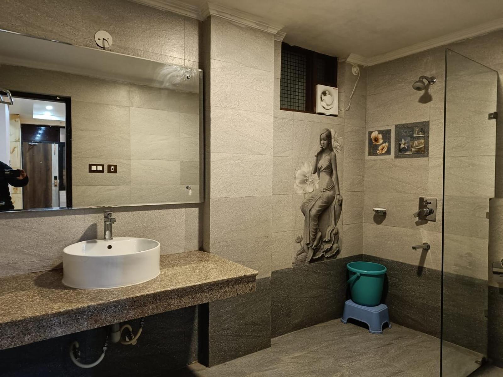 King Castle Mcleodganj-Centrally Heated And Air Cooled- Near Mall Road - Free Parking 다람샬라 외부 사진