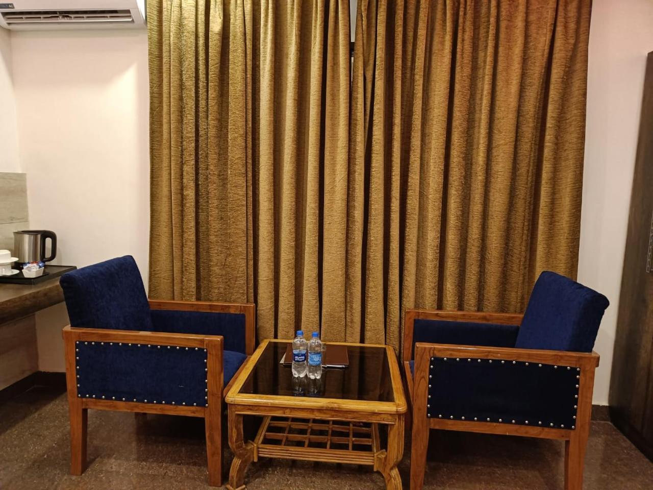 King Castle Mcleodganj-Centrally Heated And Air Cooled- Near Mall Road - Free Parking 다람샬라 외부 사진