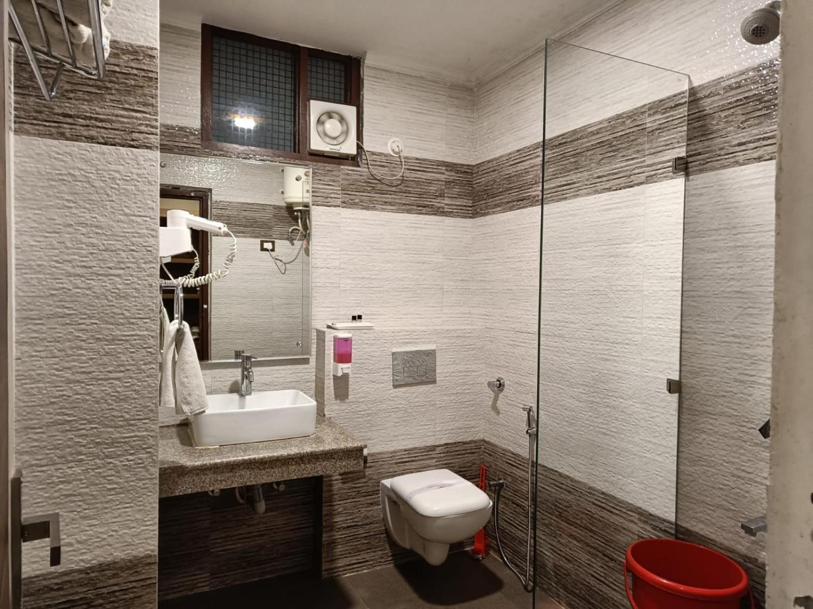 King Castle Mcleodganj-Centrally Heated And Air Cooled- Near Mall Road - Free Parking 다람샬라 외부 사진